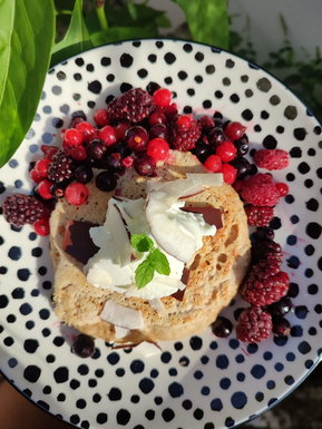 Schnelles Beeren-Pfannenbrot